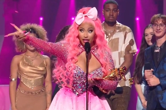 Nicki Minaj To Host & Grace MTV-VMAs Stage Tonight